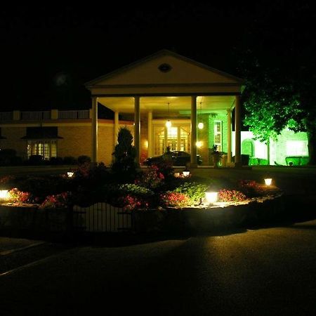 Hotel Carlisle & Embers Convention Center Dış mekan fotoğraf