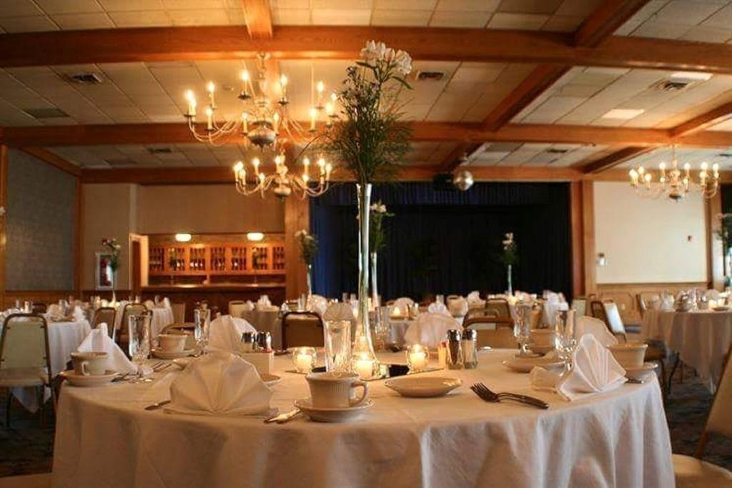 Hotel Carlisle & Embers Convention Center Dış mekan fotoğraf